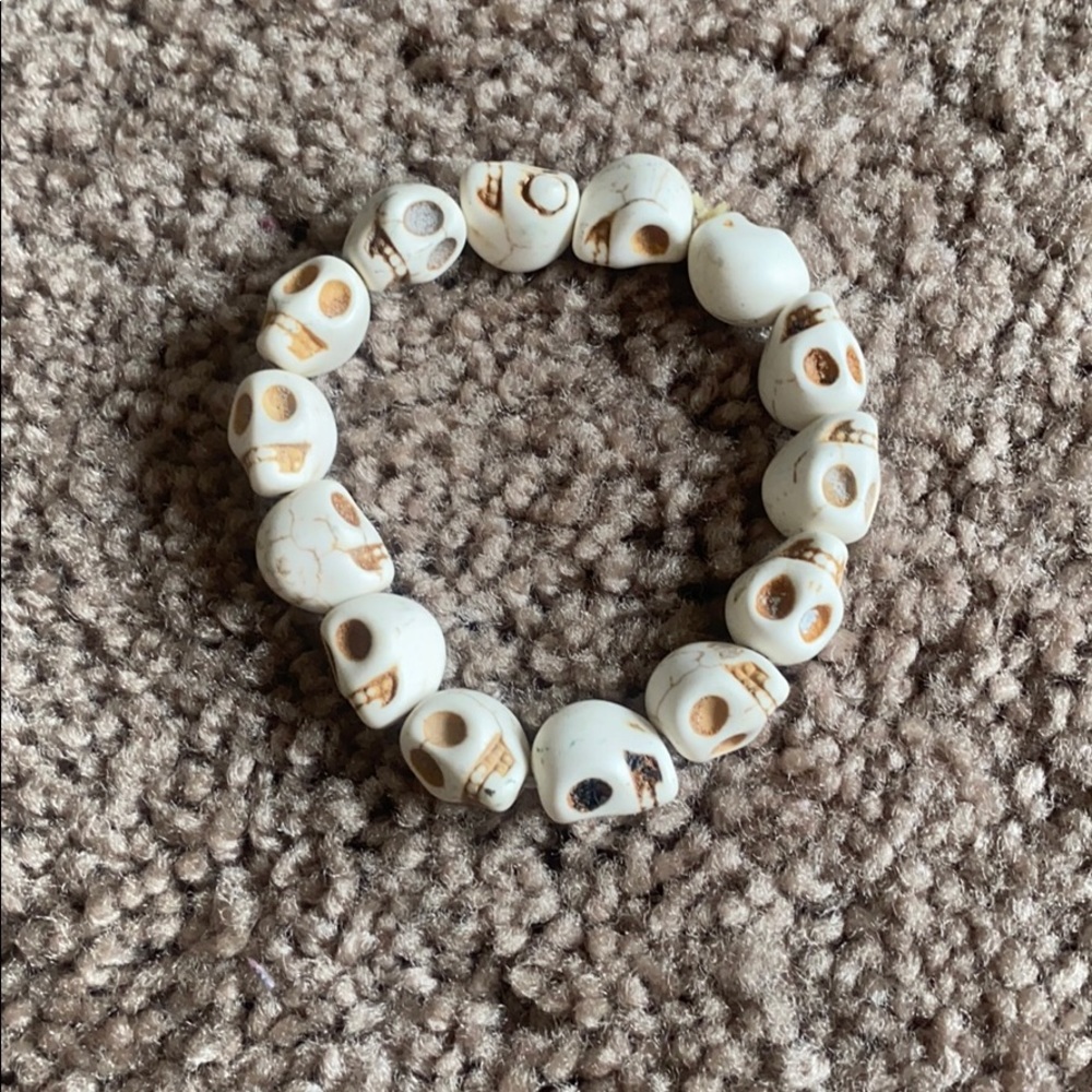 Elastic Skull Bead Bracelet